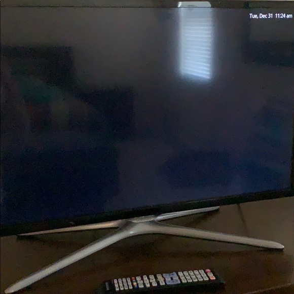 32” Samsung smart - Picture 3 of 4